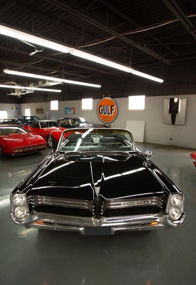 1964 Pontiac Bonneville - Image 2